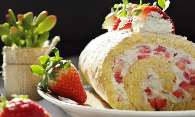 TORTA DI FRAGOLE E PANNA